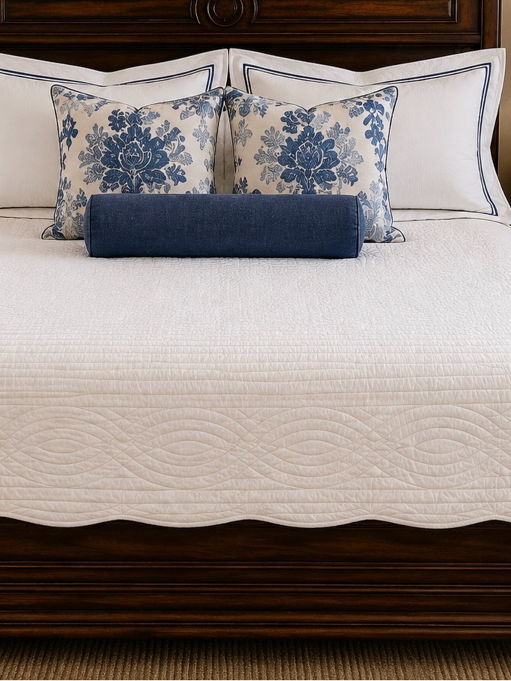 Pottery Barn Queen Heirloom Scalloped Quilt (quilt only)